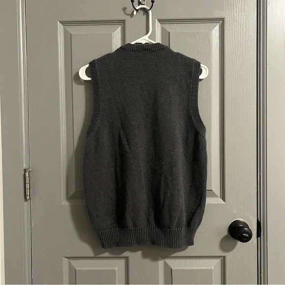 Lizsport Gray Knit Button Front Vest with Embroidered Diamond Pattern - Picture 5 of 5